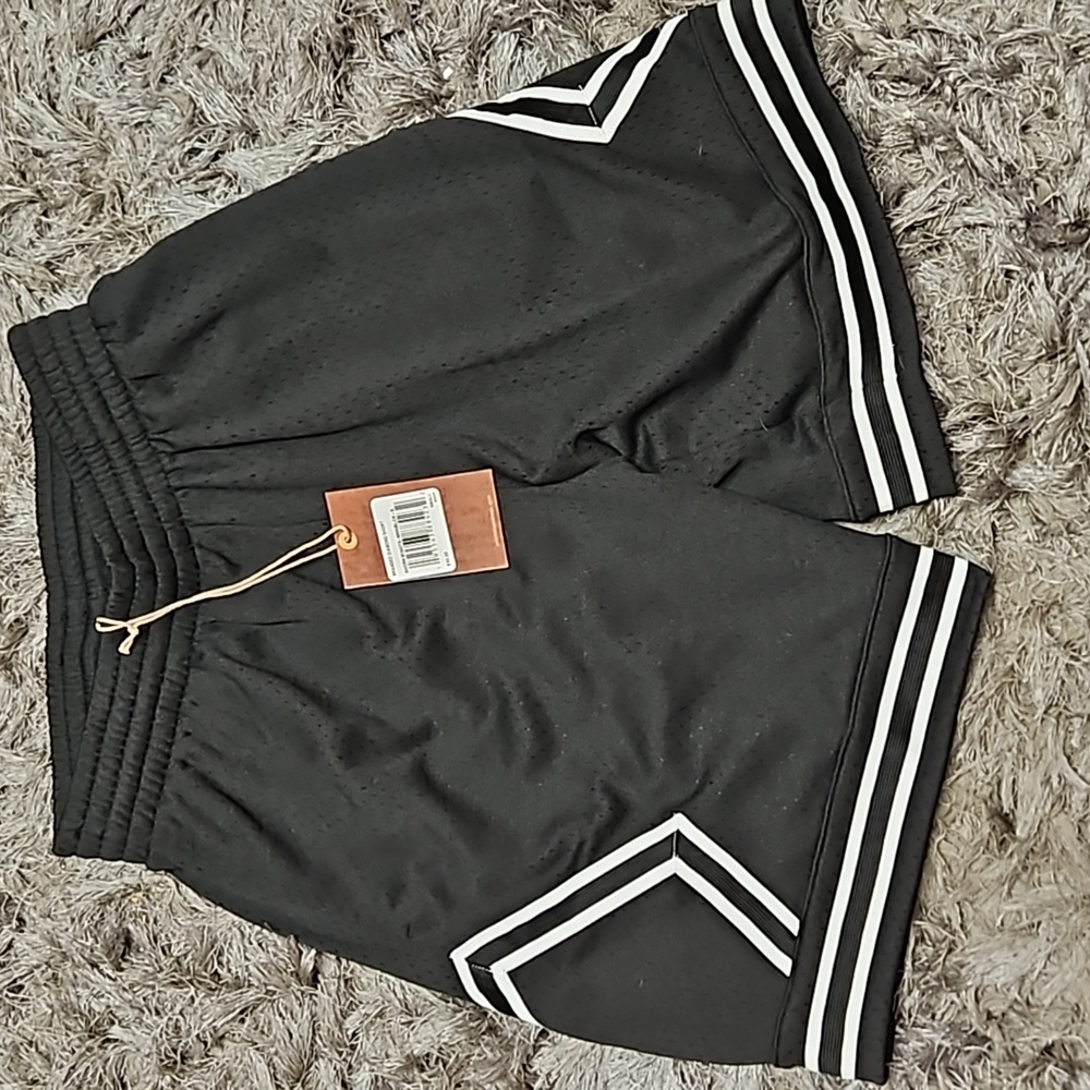 Mitchell and Ness branded diamond shorts size small